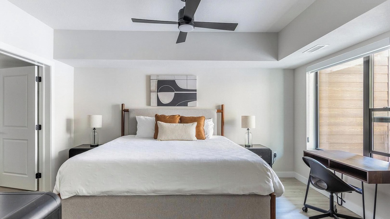 Photo of Bedroom in People's Freeway