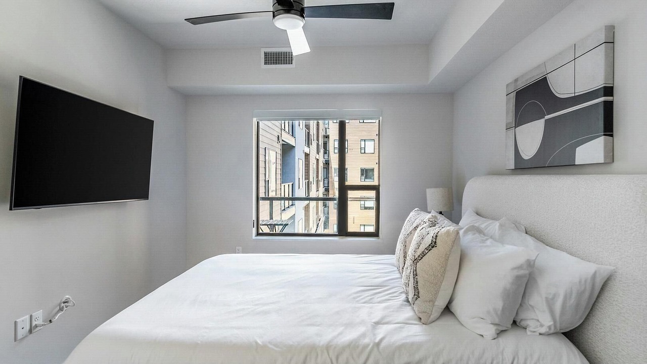 Photo of Bedroom in People's Freeway