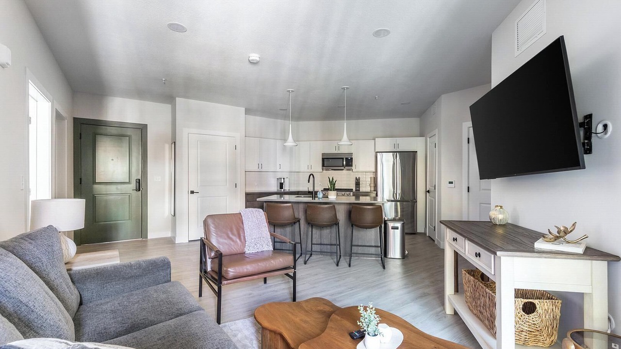 Photo of Livingroom in People's Freeway