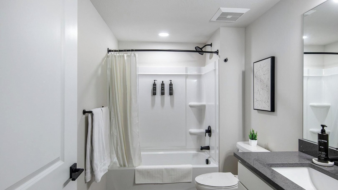 Photo of Bathroom in People's Freeway