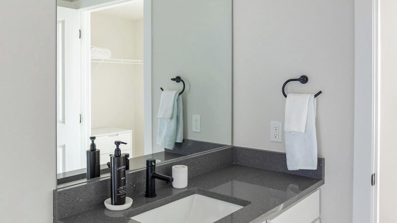 Photo of Bathroom in People's Freeway