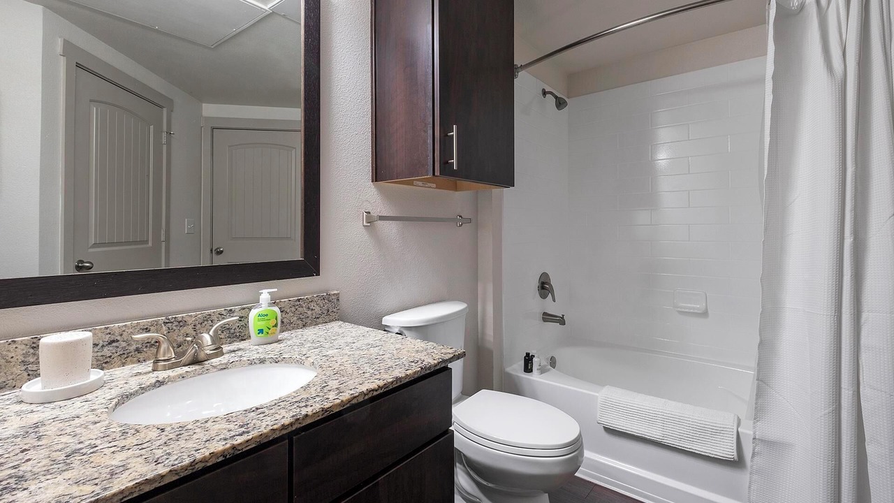 Photo of Bathroom in FM 1960