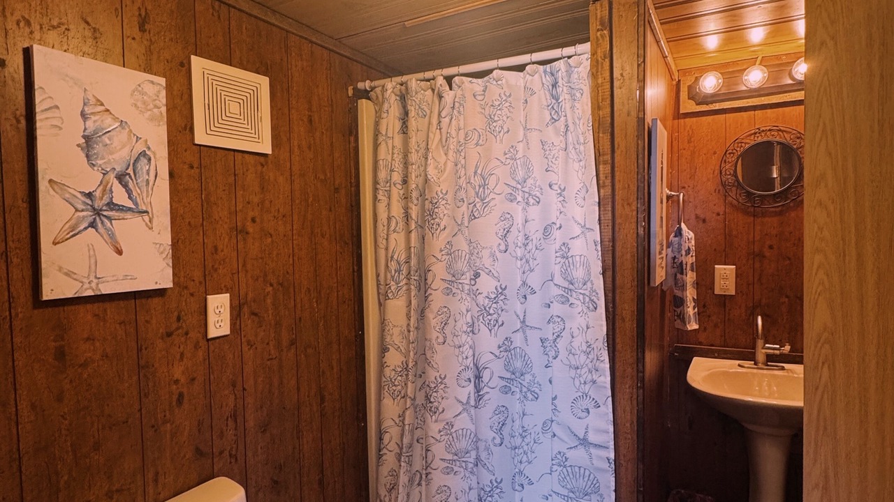 Photo of Bathroom in McArthur