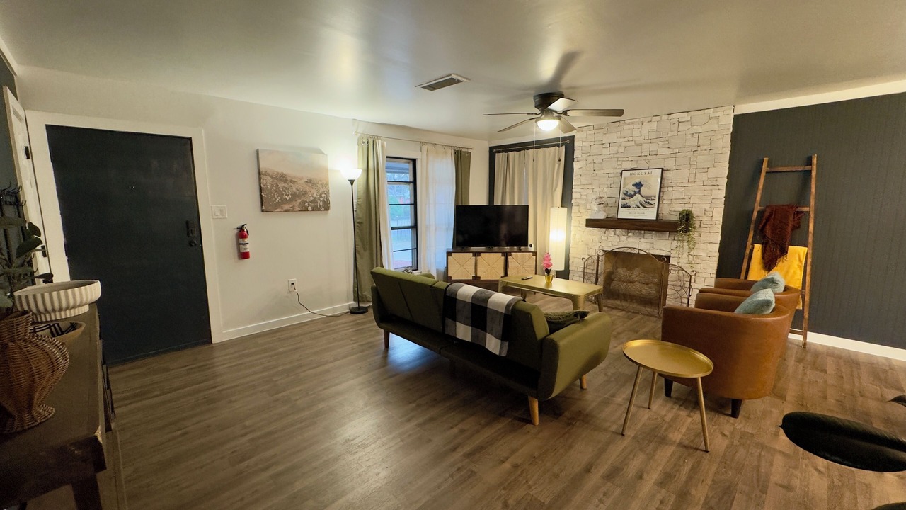 Photo of Livingroom in Oak Cliff