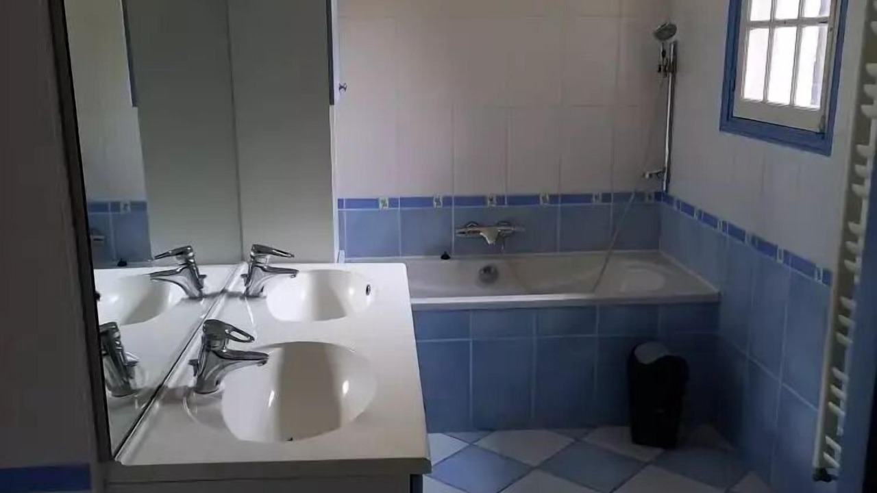 Photo of Bathroom in Neuvy-sur-Barangeon