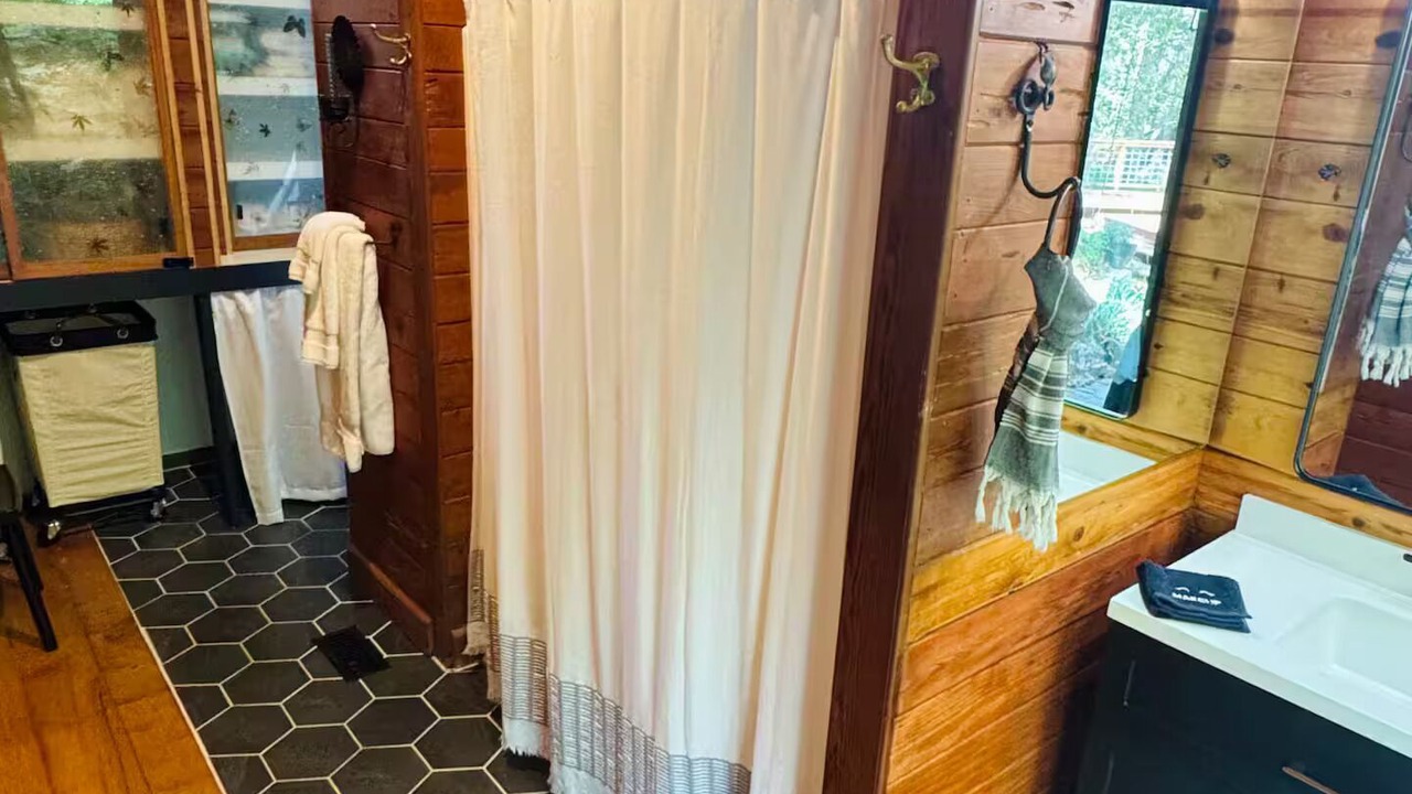 Photo of Bathroom in Bynum