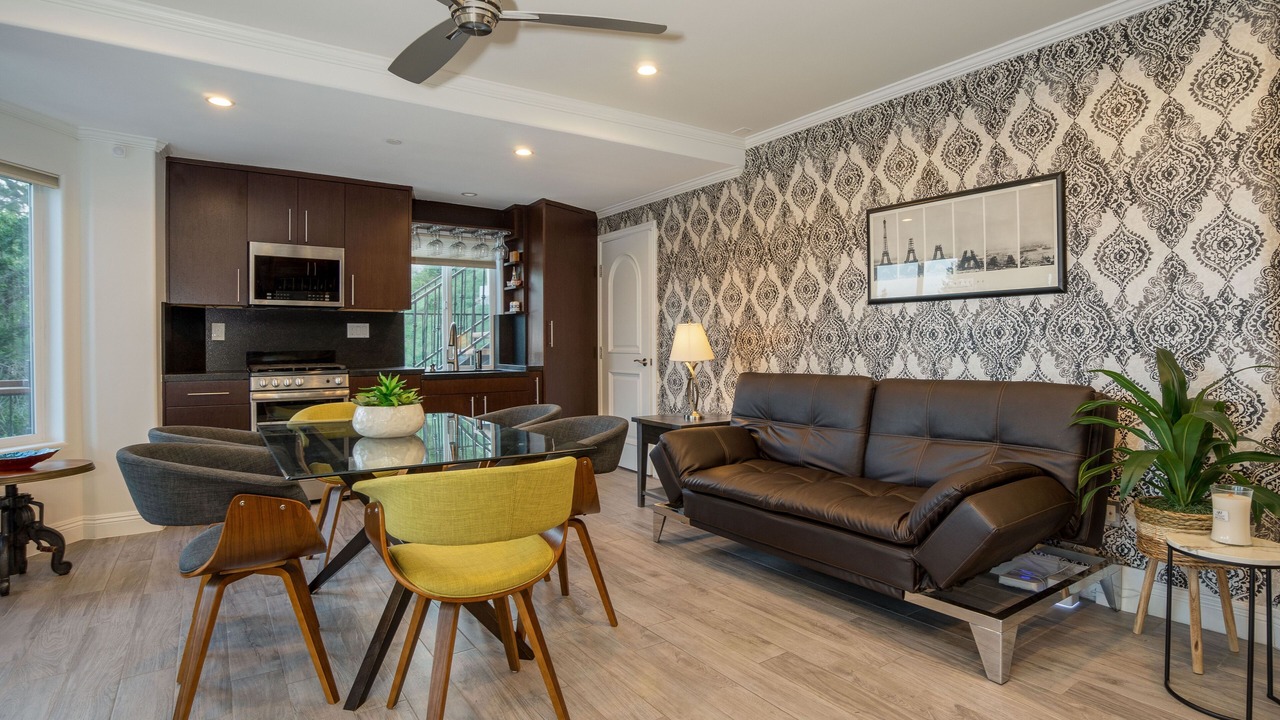 Photo of Livingroom in Woodland Hills