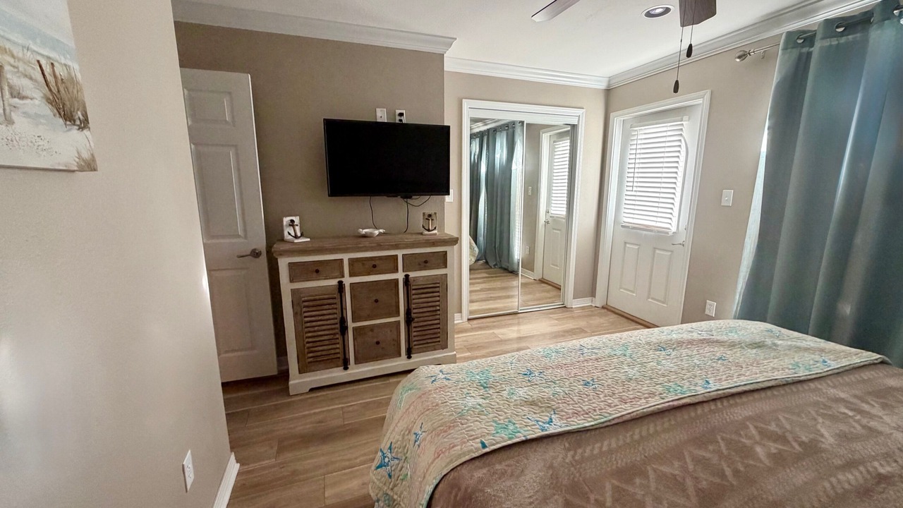 Photo of Bedroom in Long Beach