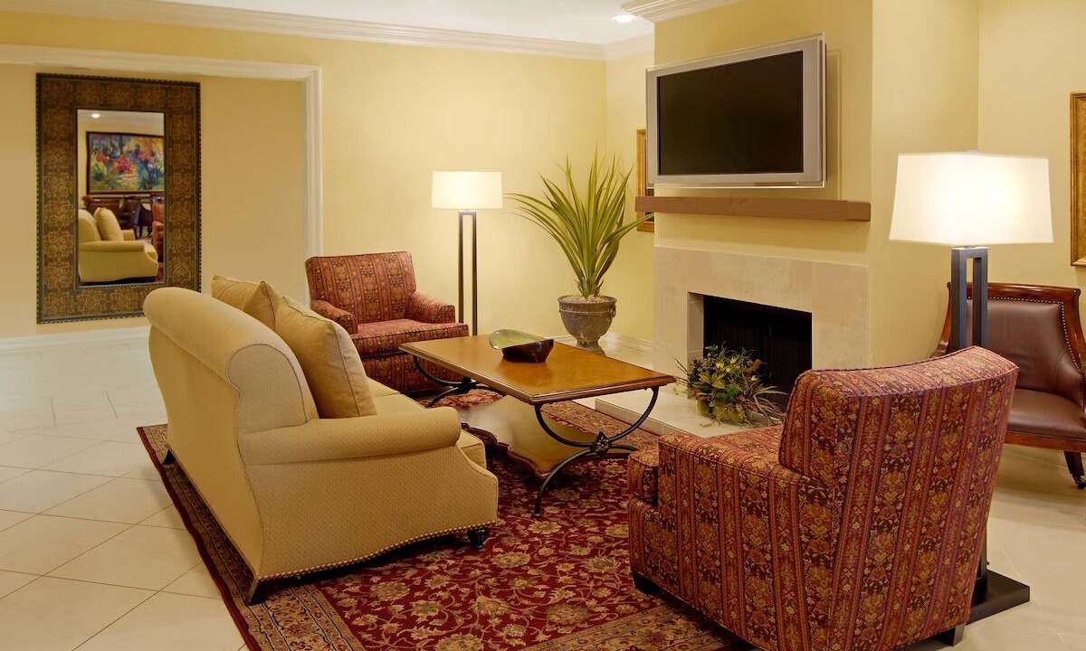 Photo of Livingroom in Western Division