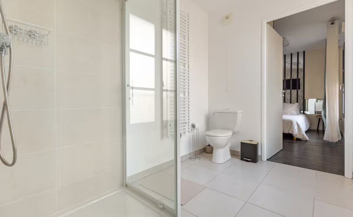 Photo of Bathroom in Clamart