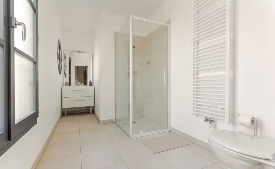 Photo of Bathroom in Clamart