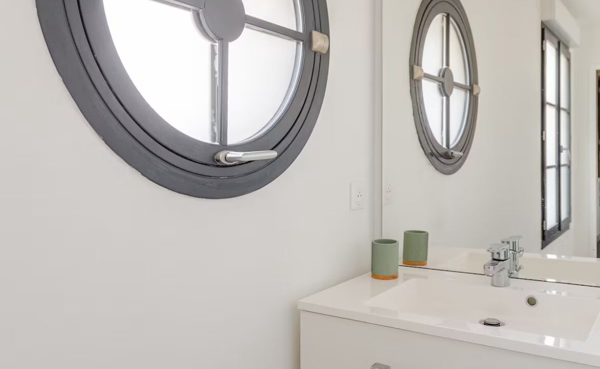 Photo of Bathroom in Clamart