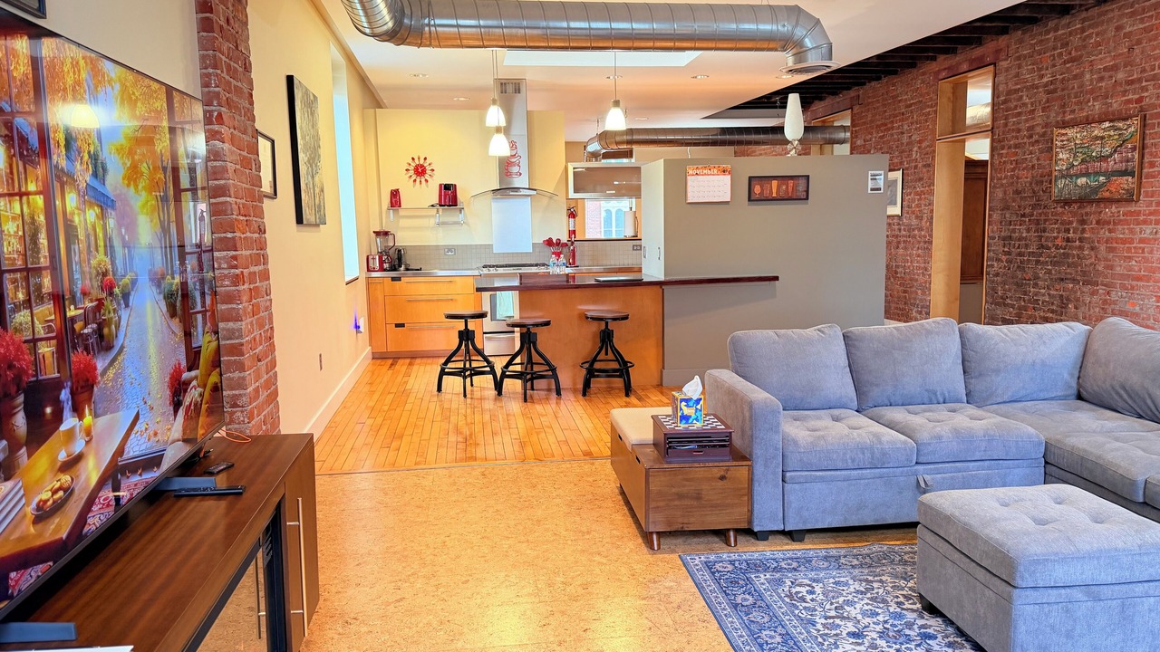 Photo of Livingroom in Utica