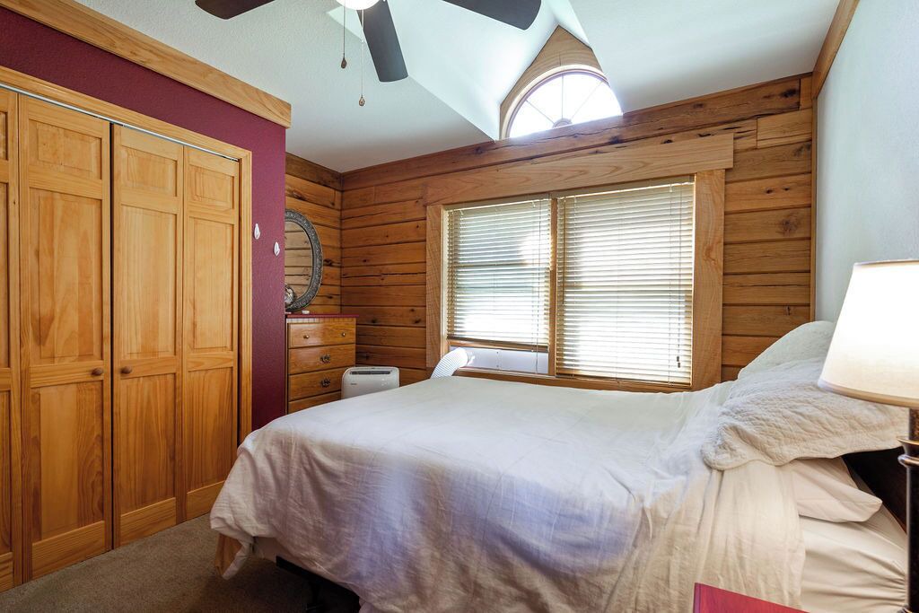 Photo of Bedroom in Blue Eye
