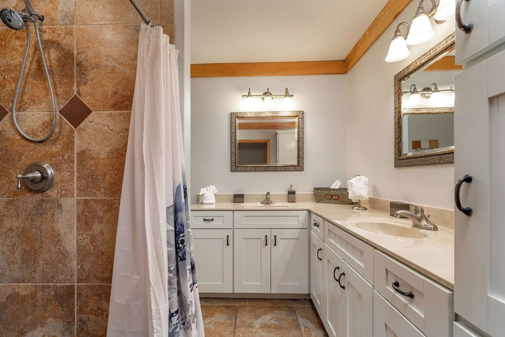 Photo of Bathroom in Blue Eye