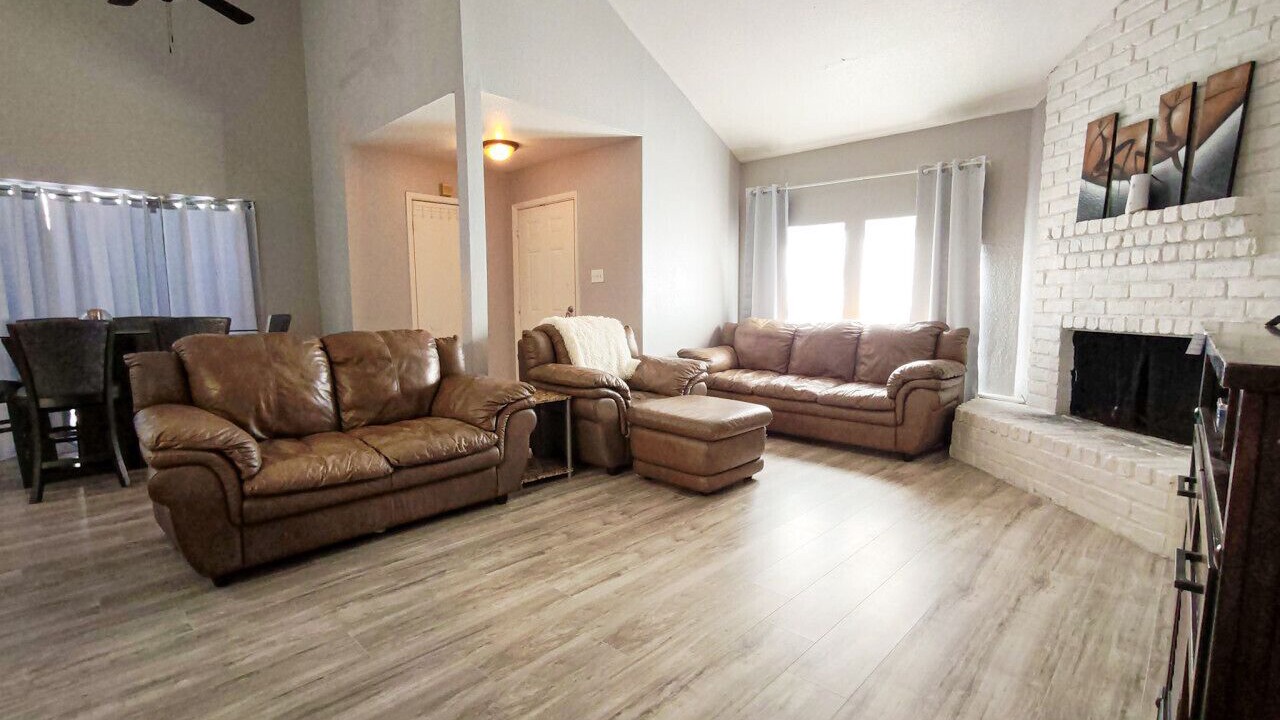Photo of Livingroom in Northeast Houston