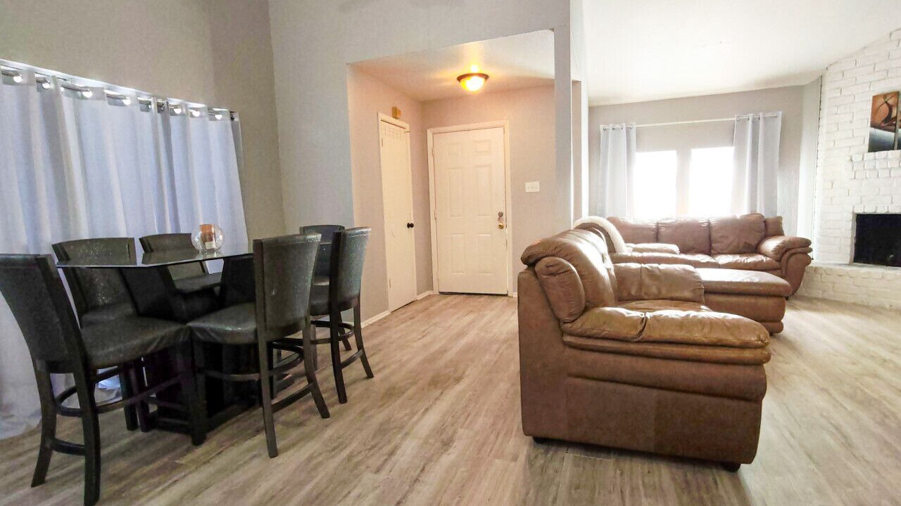 Photo of Livingroom in Northeast Houston