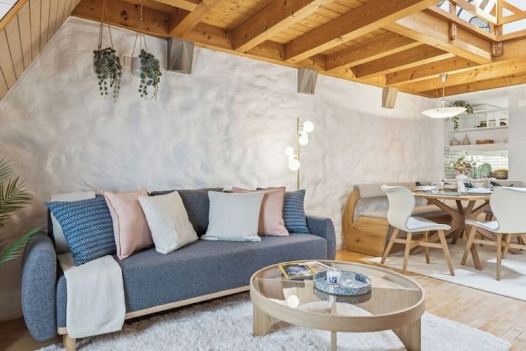 Photo of Livingroom in Center