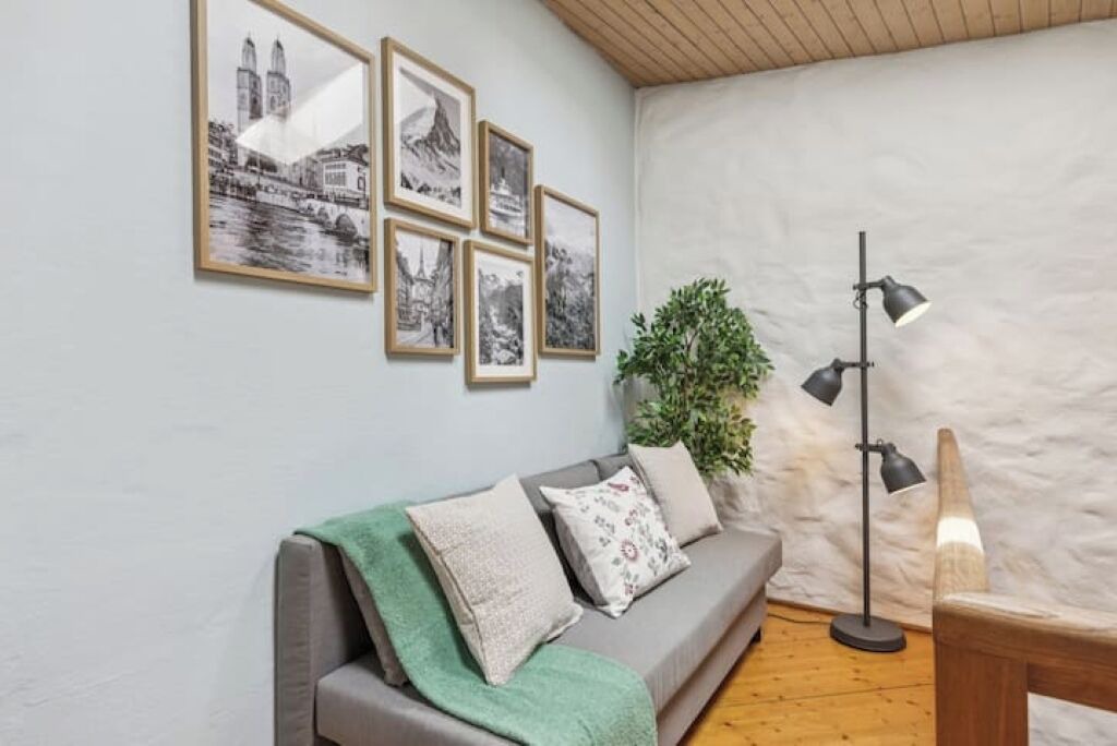 Photo of Livingroom in Center