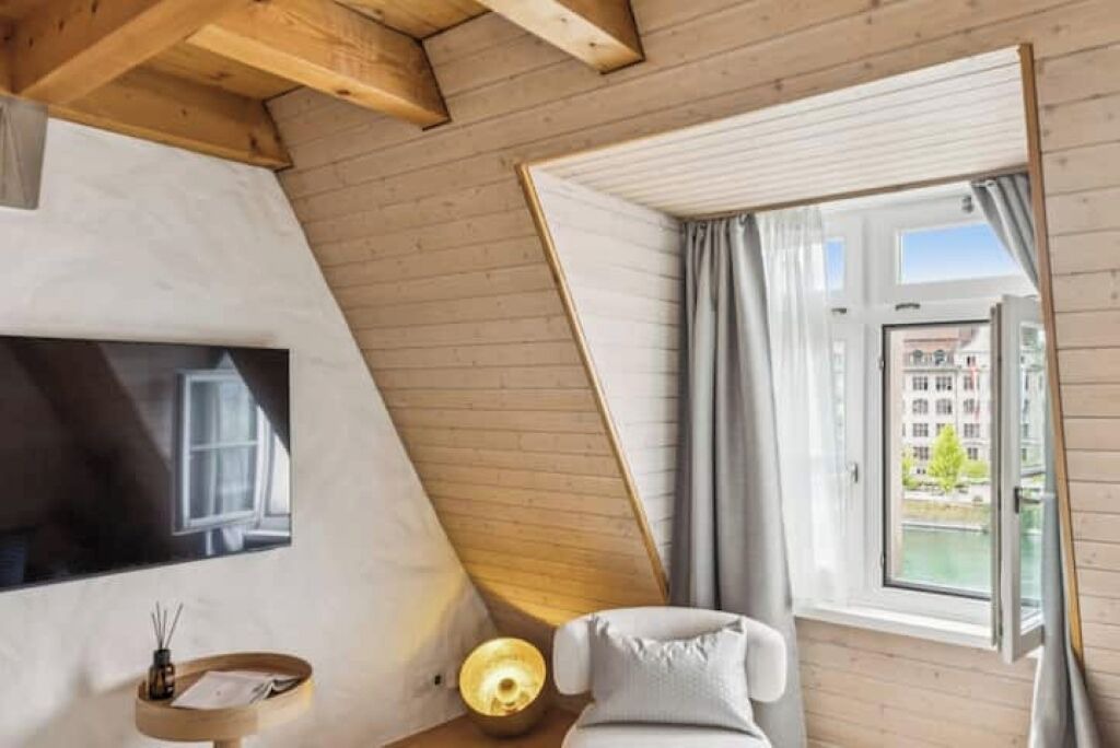 Photo of Livingroom in Center