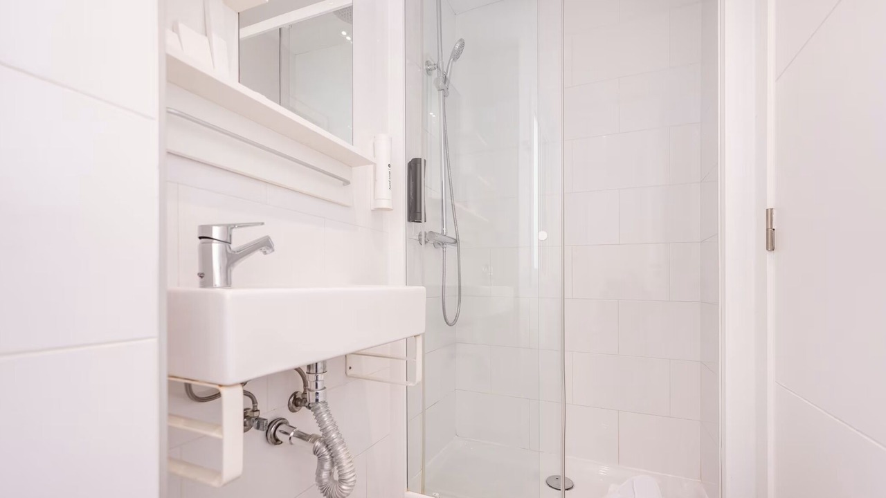Photo of Bathroom in El Poble-sec