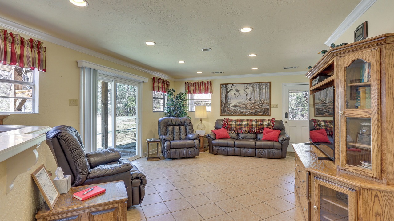 Photo of Livingroom in Broaddus