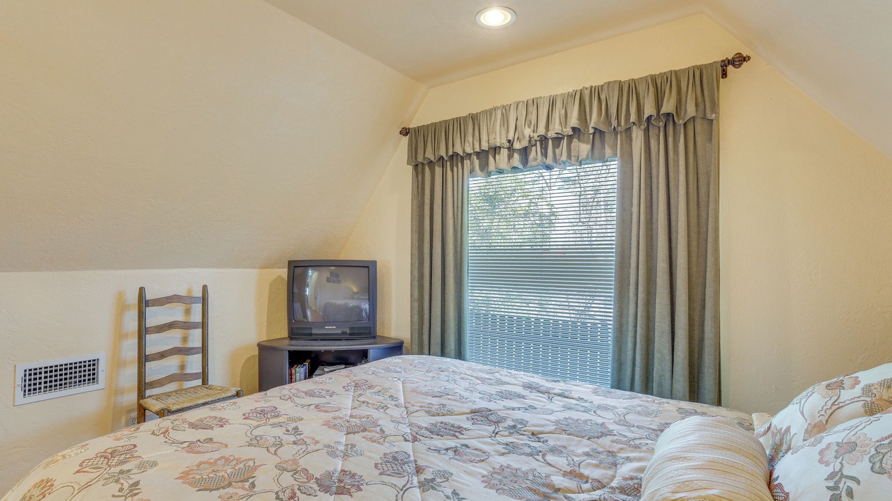 Photo of Bedroom in Broaddus