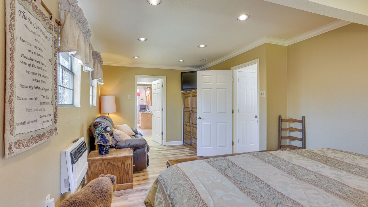 Photo of Bedroom in Broaddus