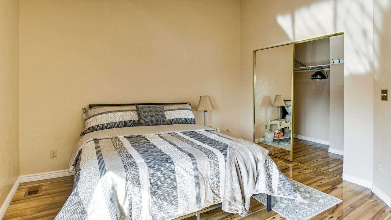 Photo of Bedroom in Aurora