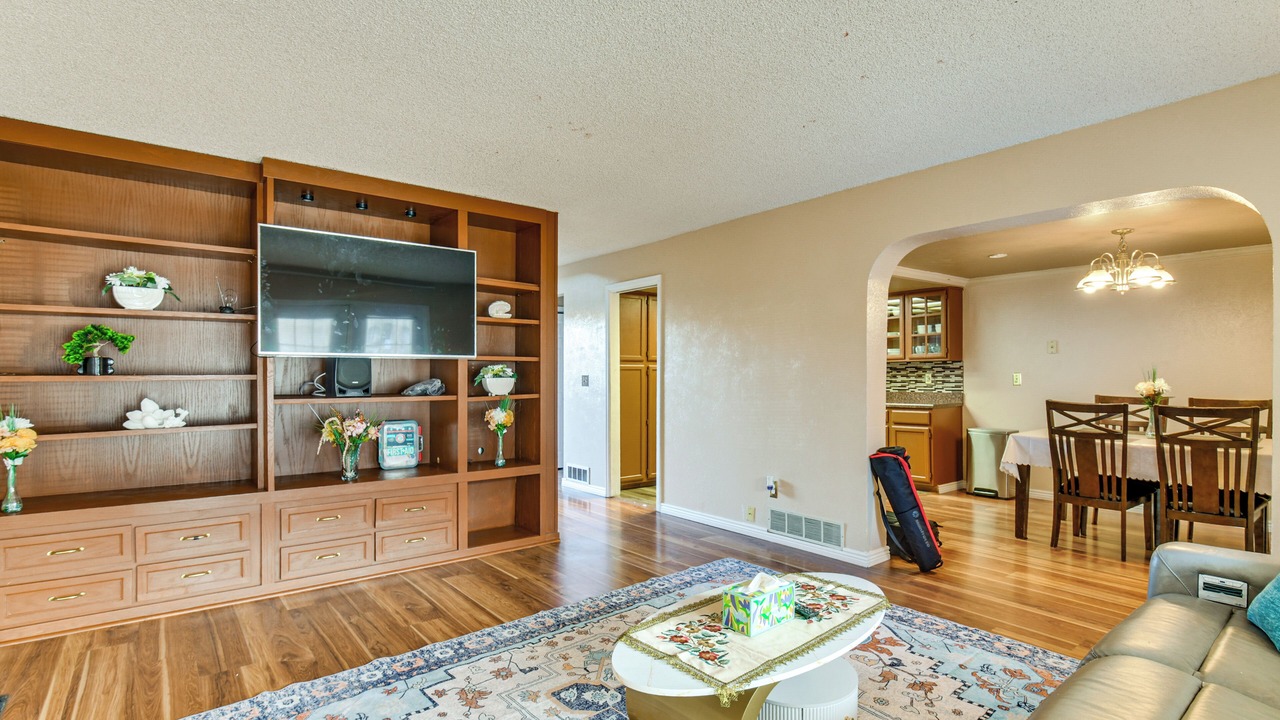 Photo of Livingroom in Aurora