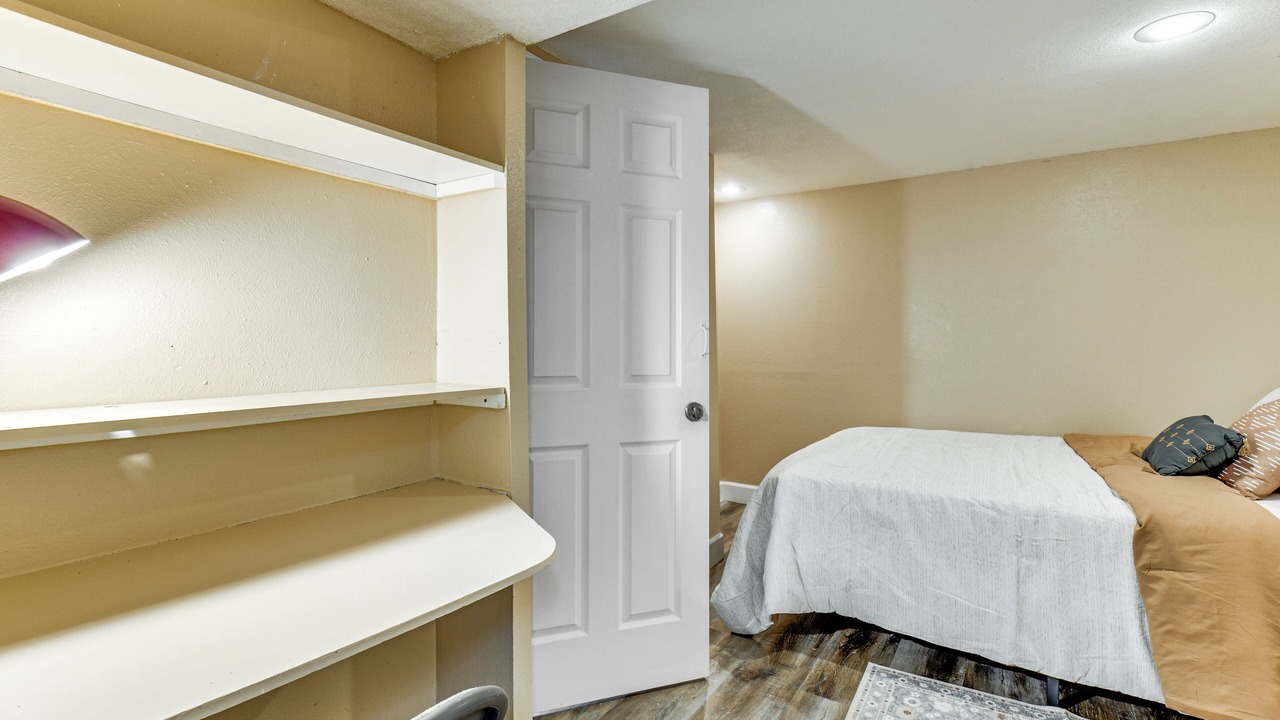 Photo of Bedroom in Aurora