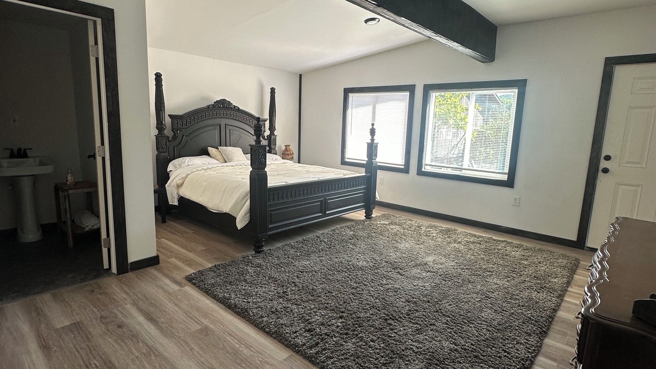 Photo of Bedroom in Lakeside