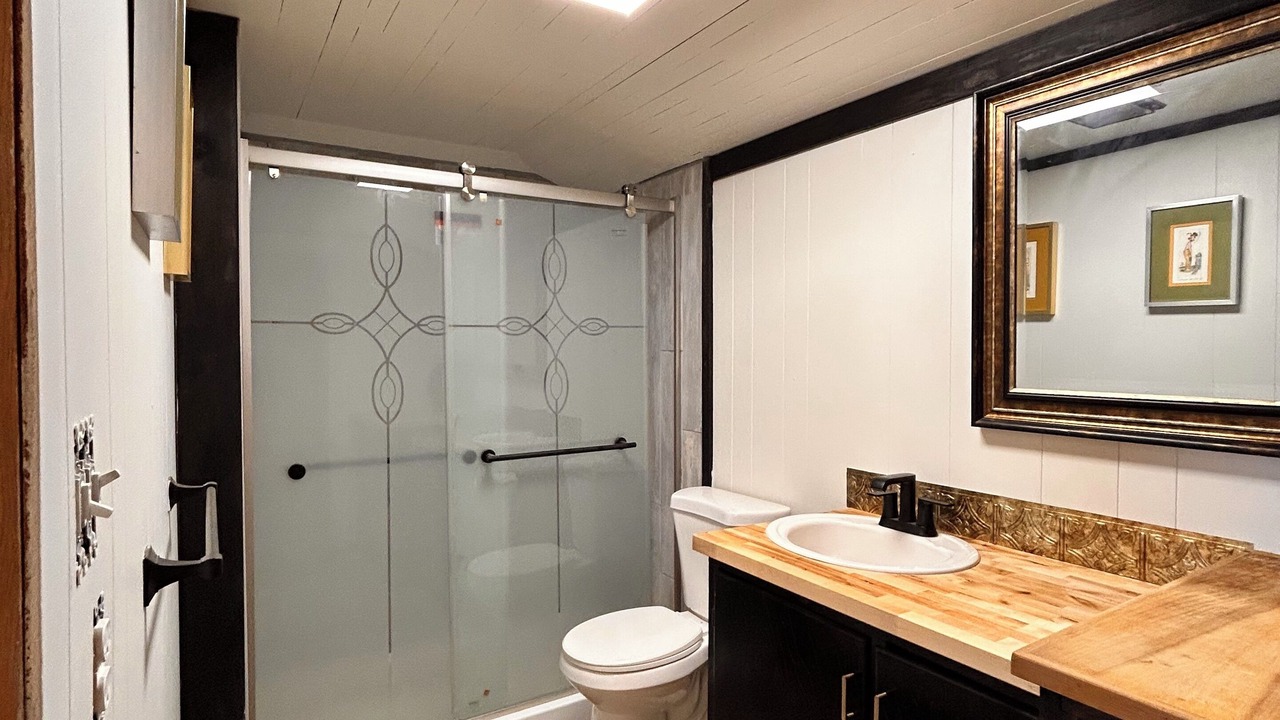 Photo of Bathroom in Lakeside