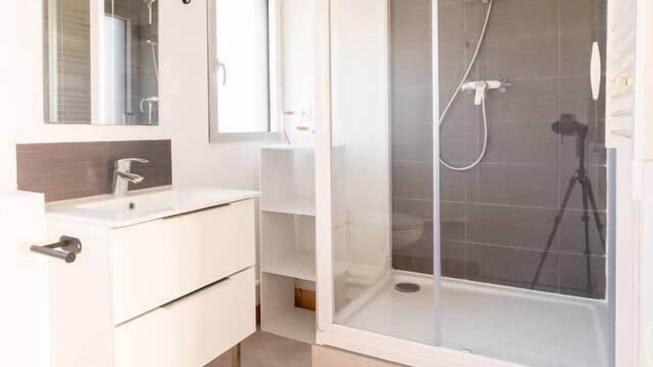 Photo of Bathroom in Corps-Nuds