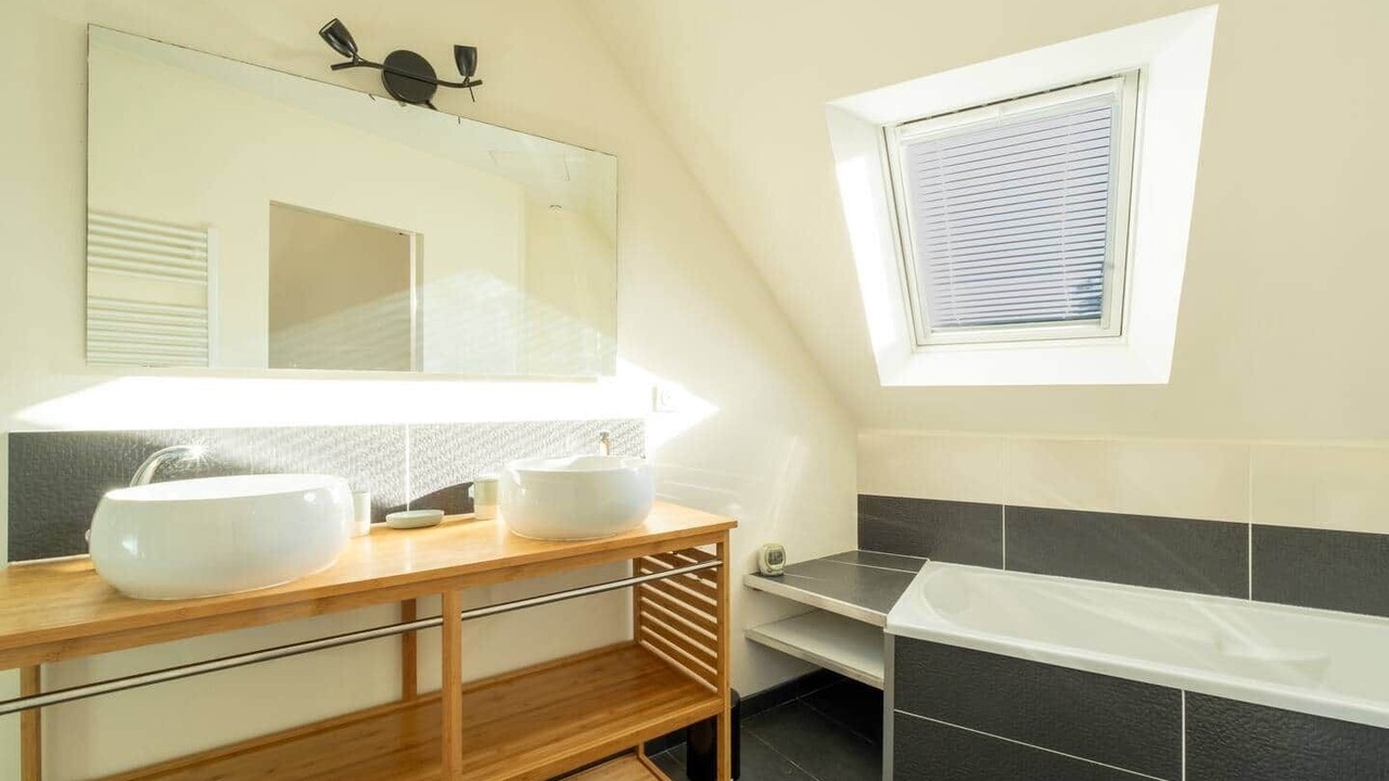 Photo of Bathroom in Quartier Francisco-Ferrer - Landry - Bourgeois - Poterie