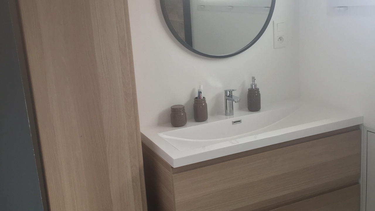 Photo of Bathroom in Pin - Vert Galant