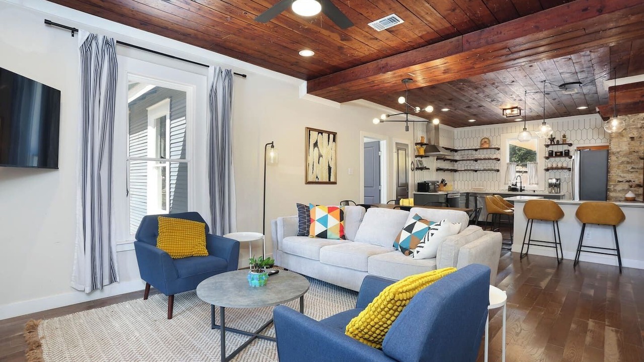 Photo of Livingroom in Near East Side