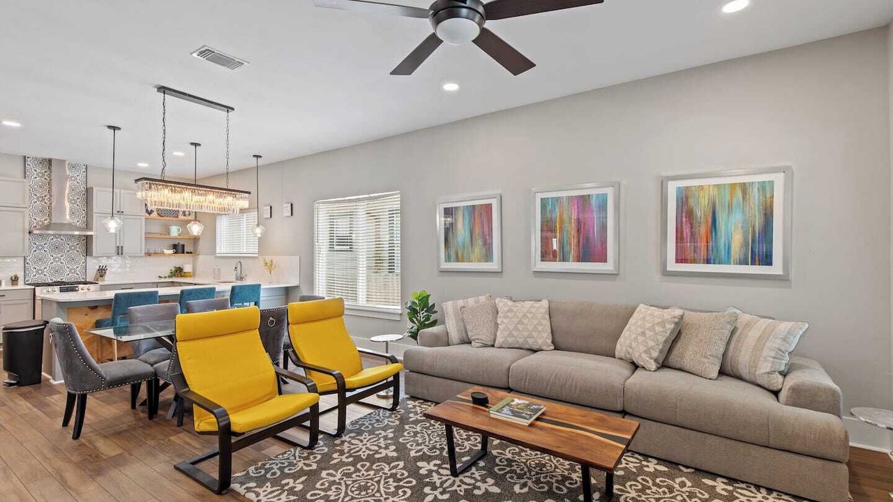 Photo of Livingroom in Mahncke Park