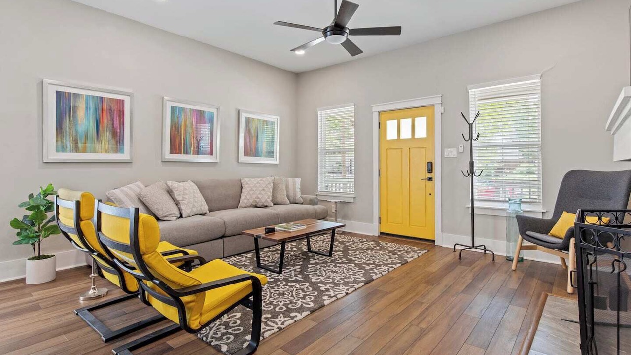 Photo of Livingroom in Mahncke Park