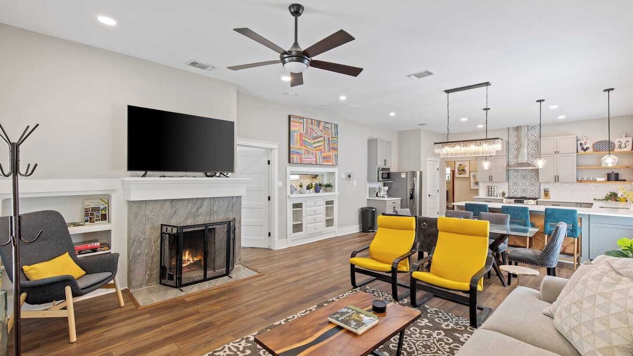 Photo of Livingroom in Mahncke Park