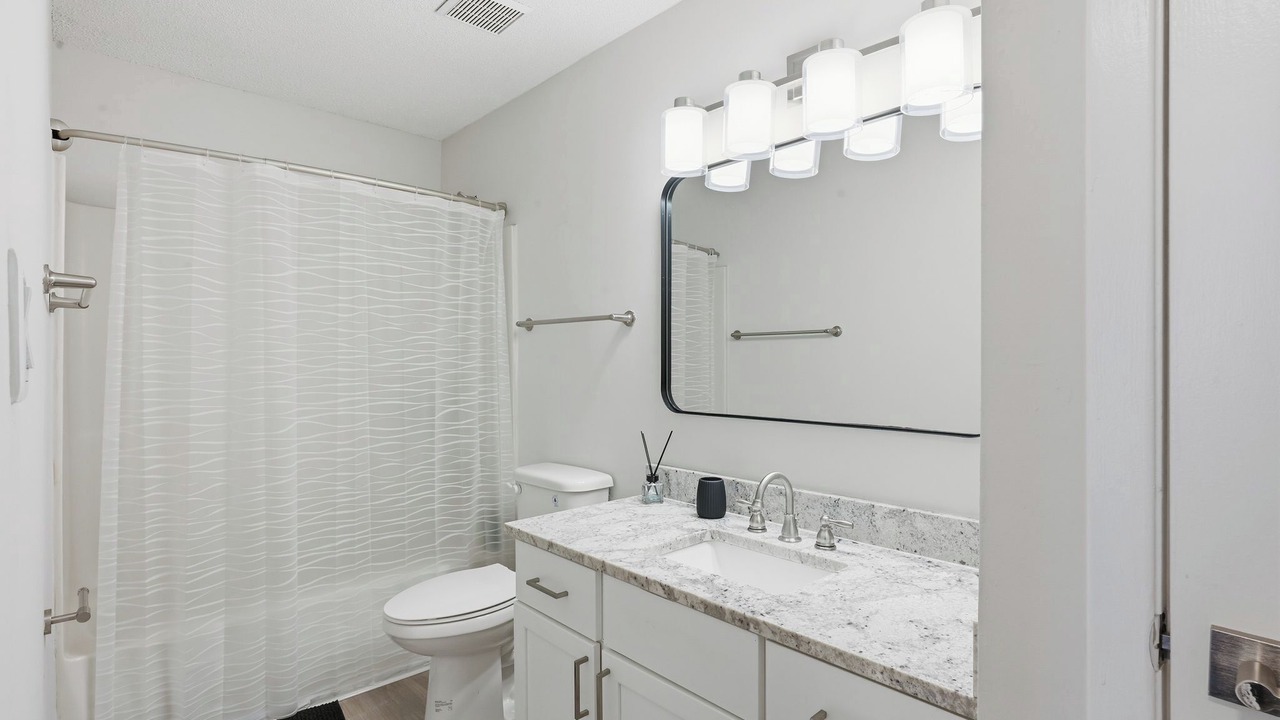 Photo of Bathroom in Hurstbourne Acres