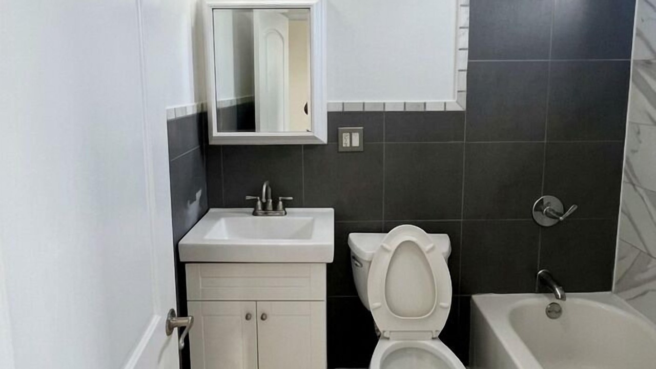 Photo of Bathroom in Bushwick