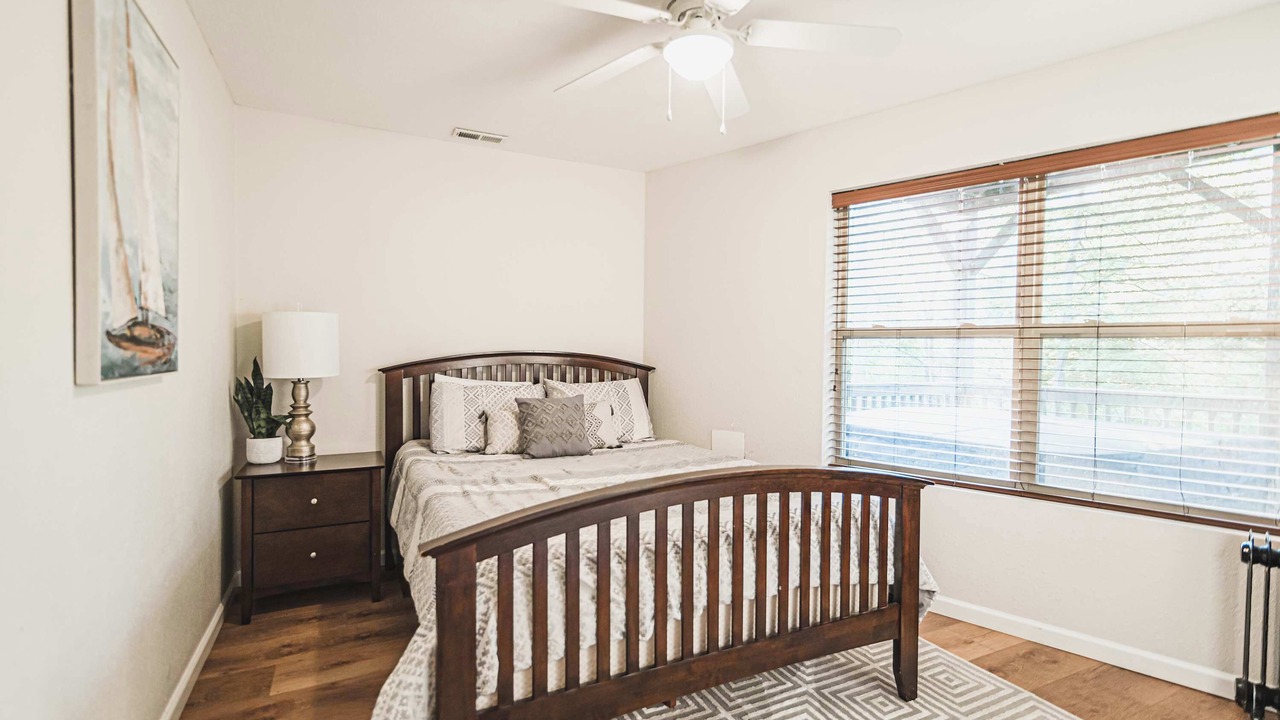 Photo of Bedroom in Lakeside Estates