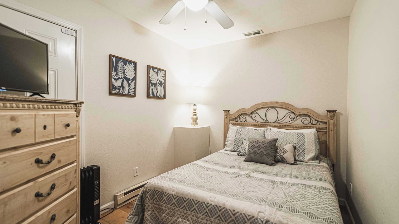 Photo of Bedroom in Lakeside Estates