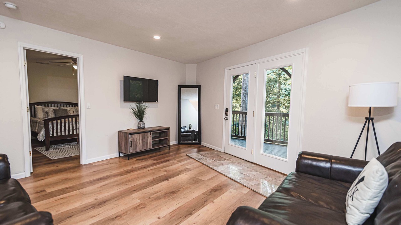 Photo of Livingroom in Lakeside Estates