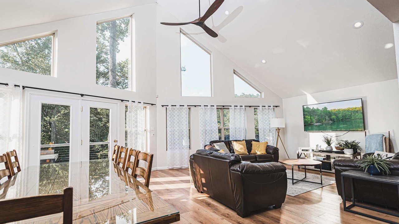 Photo of Livingroom in Lakeside Estates