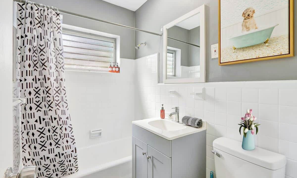Photo of Bathroom in West Avenue