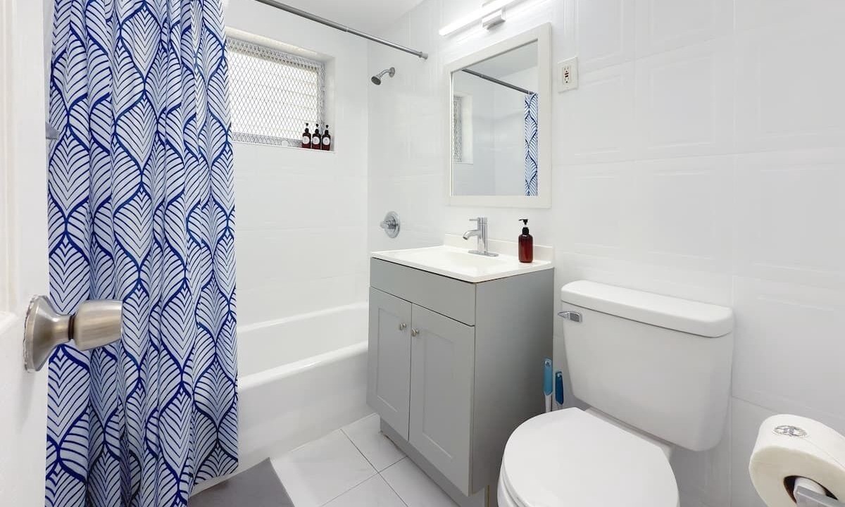 Photo of Bathroom in West Avenue