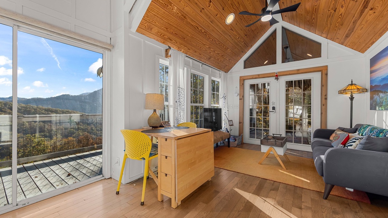 Photo of Livingroom in Sylva