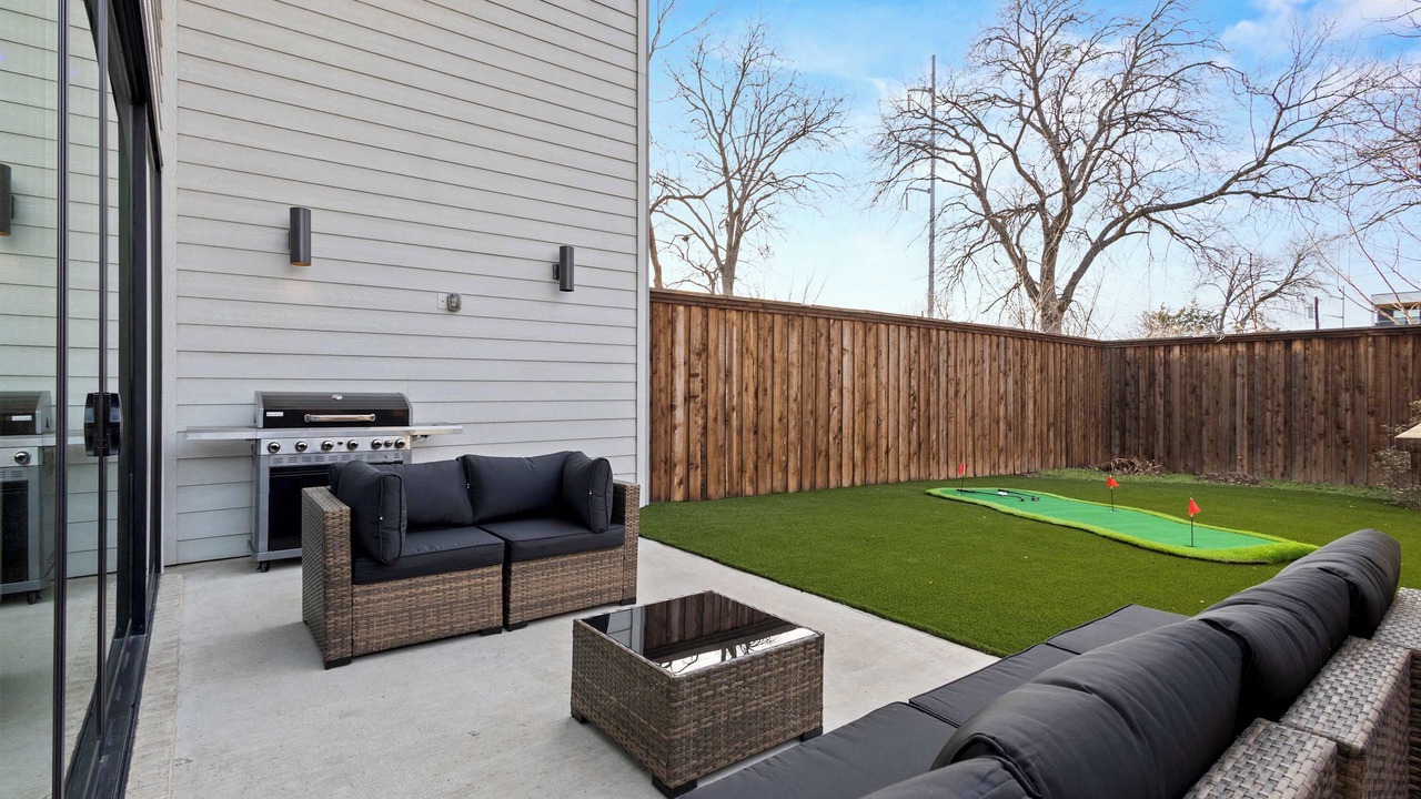 Photo of Outdoor in Oak Lawn